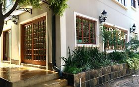 Dunvegan Execu Lodge